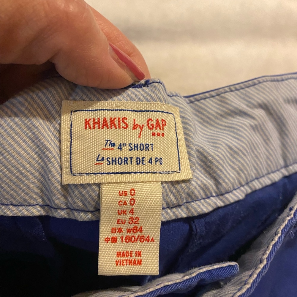 Gap Shorts - Picture 2 of 3